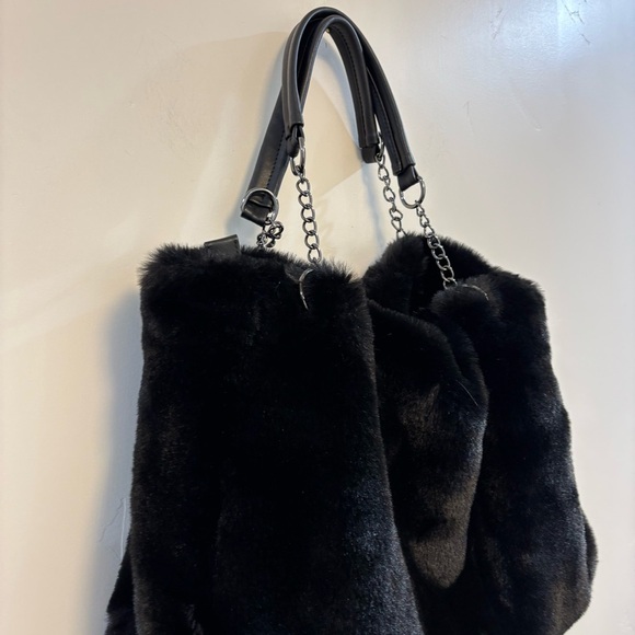 EXPRESSIONS NYC black faux fur broome st chain tote bag - Picture 4 of 7